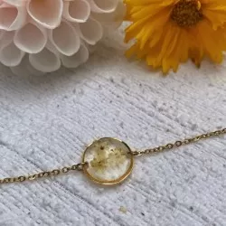 Bracelet en acier inoxydable doré avec inclusion de fleurs de sureau inclu dans de la résine transparente - bijou fleur