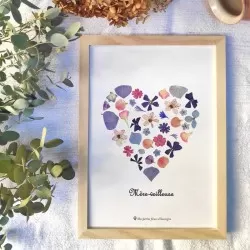 Tableau herbier fête des mères personnalisable motif coeur en fleurs séchées d'Auvergne rose et violet