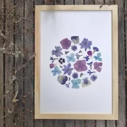 Tableau herbier fête des mères personnalisable motif rond en fleurs séchées d'Auvergne bleu et violet