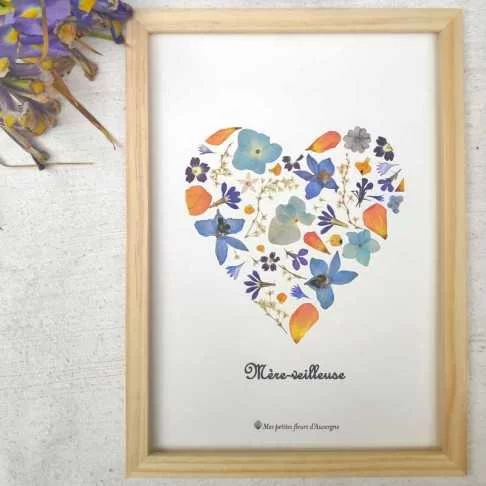 Tableau herbier fête des mères personnalisable motif coeur en fleurs séchées d'Auvergne bleu et orange