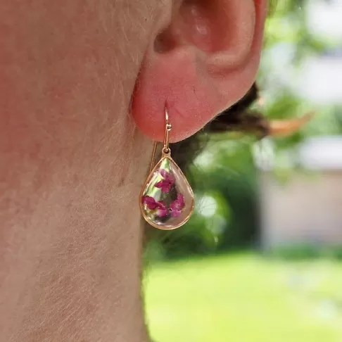 Petites gouttes en laiton doré à l'or fin avec fleurs d'alysse - bijoux vraies fleurs à Clermont