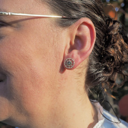Puces d'oreilles dorées en forme de soleil avec une fleur de carotte sauvage - bijoux vraies fleurs Clermont