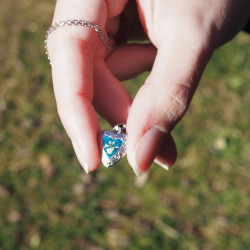 Bijou fleurs Clermont - Mini médaillon argenté couleur émeraude avec une fleur de carotte sauvage - bijou fleur