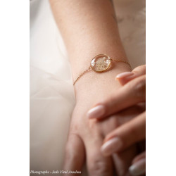 Bracelet doré en fleurs de carotte sauvage - Photographe Jade Vital Anselmo - bijou fleur