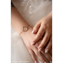 Bracelet doré en fleurs de carotte sauvage - Photographe Jade Vital Anselmo - bijou fleur