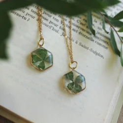 Colliers dorés avec un vrai trèfle à 4 feuilles - Collier fleurs Clermont