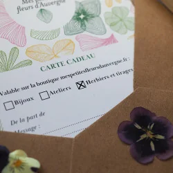Offrez une Carte cadeau tableau herbier en fleurs d'Auvergne