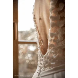 Collier de dos mariage, fleur de carotte