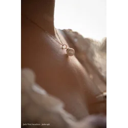 Collier de dos mariage, fleur de carotte