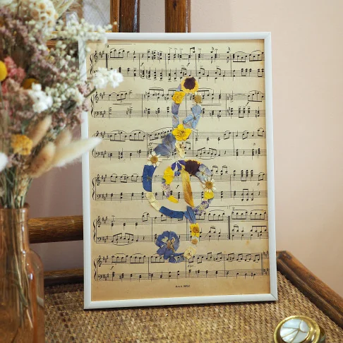 Tableau herber partition de musique avec clé de sol en fleurs séchées - idée cadeau pour musicien