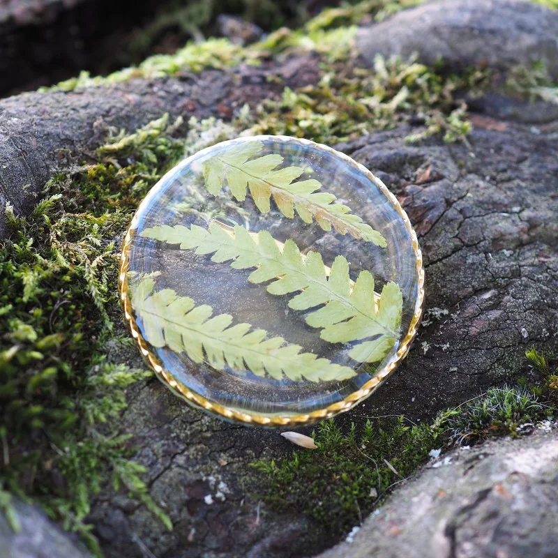Bijoux vraies fleurs - broche à vêtement dorée en feuilles de fougères