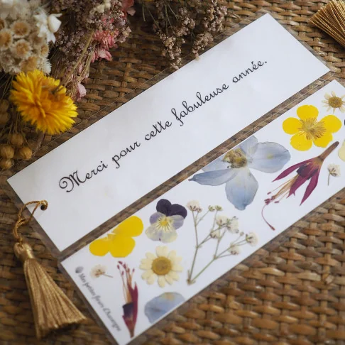 Papeterie fleurs cadeau fin d'année - Marque-pages avec de vraies fleurs d'Auvergne merci maitresse
