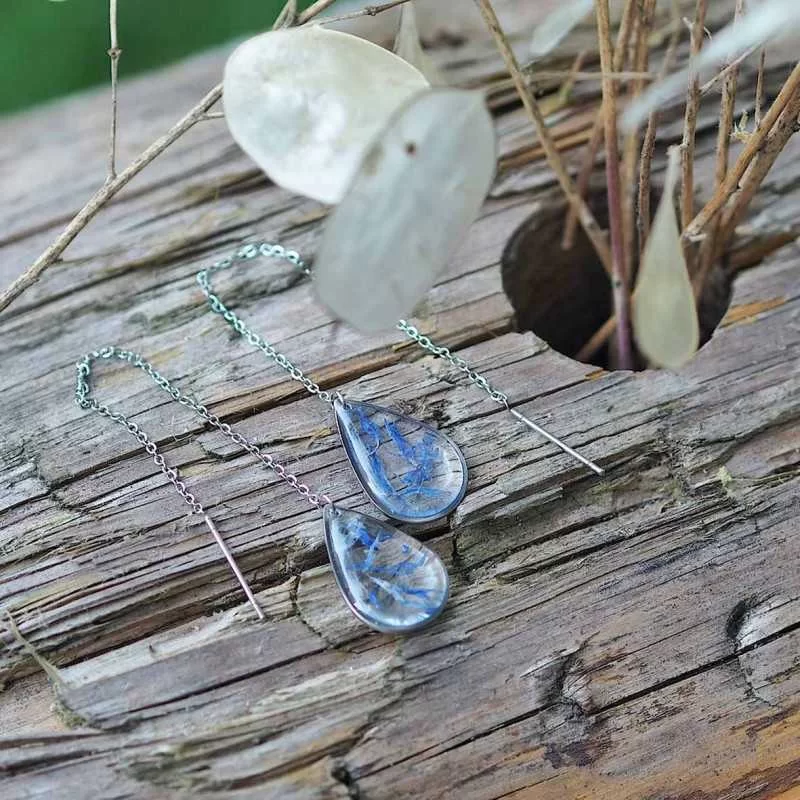 Boucles d'oreille gouttes en acier inoxydable avec inclusion de fleurs de bleuet - bijou fleur