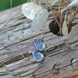 Boucles d'oreille gouttes en acier inoxydable avec inclusion de fleurs de bleuet - bijou fleur
