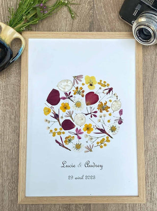 Tableau herbier forme personnalisable motif rond en fleurs séchées d'Auvergne rouge et jaune - cadre fleurs