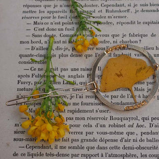 Broche de cheveux dorée avec une feuille de ginkgo biloba - bijoux en vraies fleurs Clermont