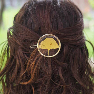 Broche de cheveux dorée avec une feuille de ginkgo biloba - bijoux vraies fleurs à Clermont