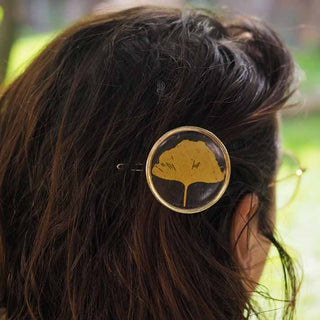Broche de cheveux dorée avec une feuille de ginkgo biloba - bijoux en vraies fleurs à Clermont