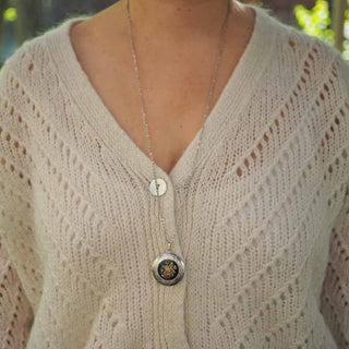 Sautoir en acier inoxydable argenté avec fleurs de carotte sauvage avec résine émeraude - Bijoux en vraies fleurs Clermont