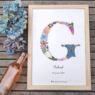 Tableau herbier en fleurs séchées initiale personnalisé G dans les tons bleu et rose pastel - cadre fleurs