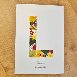 Tableau herbier en fleurs séchées initiale personnalisé L dans les tons jaune et vert - cadre fleurs