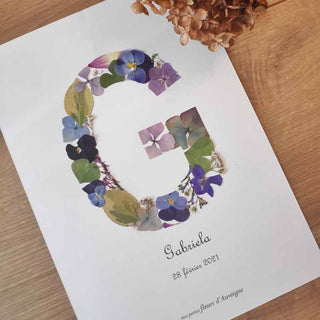 Tableau herbier en fleurs séchées initiale personnalisé G dans les tons bleu , violet, vert et rose - cadre fleurs