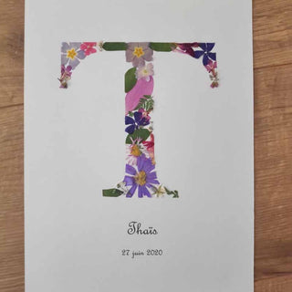 Tableau herbier en fleurs séchées initiale personnalisé T dans les tons bleu , violet, vert et rose - cadre fleurs