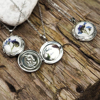 Médaillon Myosotis en acier inoxydable argenté avec fleurs de myosotis bleues ouvert- Bijoux vraies fleurs Clermont