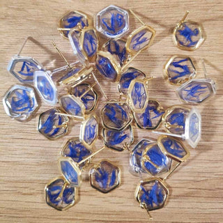 puces d'oreille en acier inoxydable  doré avec inclusion de fleurs de bleuet