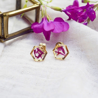 Puces d'oreille hexagones en acier inoxydable doré avec inclusion de confettis de rose - Bijoux vraies fleurs Clermont