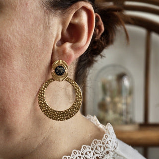Boucles d'oreille en acier inoxydable doré avec fleur de carotte sauvage et résine bleue - bijou vraies fleurs Clermont