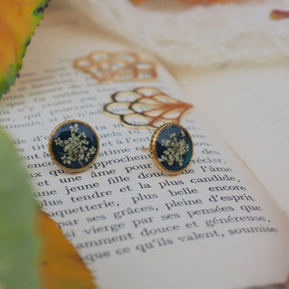 Bijou en fleurs Clermont - Boucles d'oreille 2 en 1 dorées pour 2 looks - des fleurs de carottes sauvage seules.