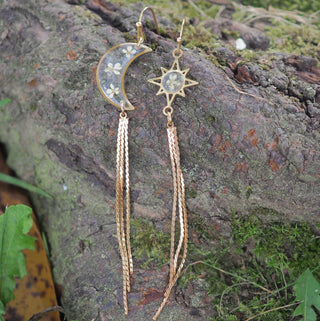 Boucles d'oreille dorées Lune et Soleil avec pampilles, en fleurs de carotte - bijou fleur Clermont