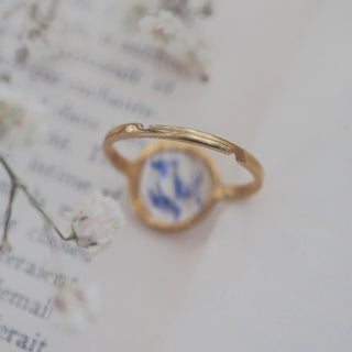 Arrière bague ajustable dorée en confettis de bleuet - bijou fleur clermont