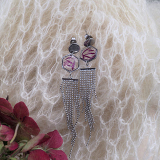 Boucles d'oreilles en acier inoxydable argentées avec de confettis de rose et pampilles - Bijoux vraies fleurs Clermont