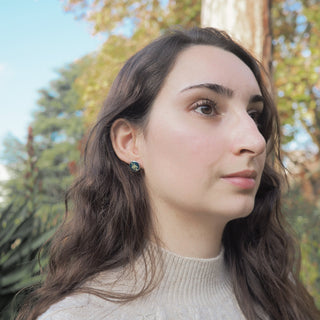 Boucles d’oreille 2 en 1 fleur de carotte argenté, fond émeraude