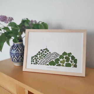 Tableau Herbier végétal A4 du Puy-de-Dôme avec feuilles vertes, représentant la flore locale du massif central.