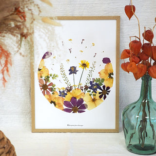 Tableau herbier en vraies fleurs séchées d'Auvergne format A3 dans les tons jaune et violet - cadre fleurs