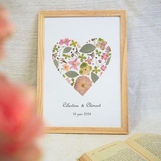 Tableau herbier forme personnalisable motif coeur rose et vert avec prénoms... en fleurs séchées d'Auvergne - cadre fleurs