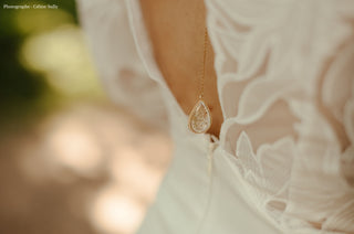 Collier de dos en fleurs de carotte sauvage pour dos nu de robe de mariée - chaine réglable - Photo  Céline Sully 2