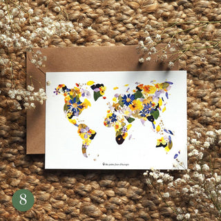 Carte postale en fleurs séchées d'Auvergne de la carte du monde - carte map monde en fleurs