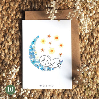 Carte postale en fleurs séchées d'Auvergne pour enfant d'un bébé sur la lune