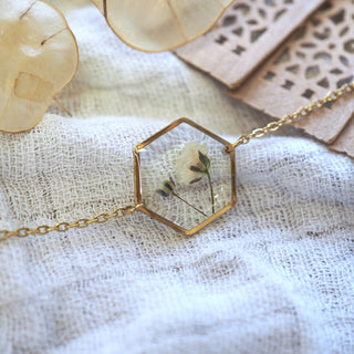 Bracelet hexagone en acier inoxydable doré avec inclusion de fleurs de gypsophile - bijou fleur