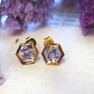puces d'oreille en acier inoxydable  doré avec inclusion de fleurs de bleuet - bijou fleur