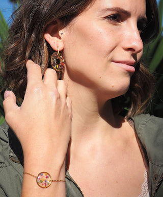 Bijou fleur - Boucles d'oreilles et bracelet en confettis de pétales de fleurs des chutes des herbiers
