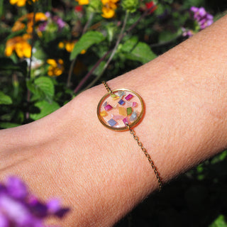 Bijou fleur - Bracelet en confettis de pétales de fleurs des chutes de mes herbiers - bijou vraies fleurs à Clermont-Ferrand