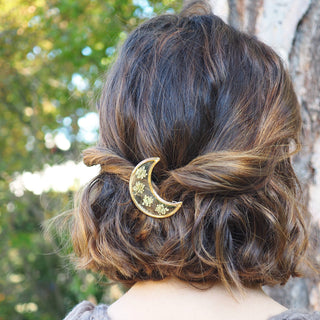Bijou fleur - Broche dorée à cheveux en forme de lune avec des fleurs de carotte sauvage