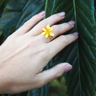Bijou vraie fleur clermont-ferrand - bague dorée avec une vraie jonquille