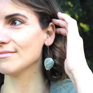 Bijou fleuri - boucles d'oreilles avec des feuilles de monnaie du pape