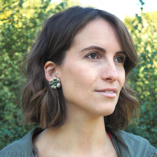 bijou fleuri - Boucles d'oreilles argentées avec fleurs de carotte sauvage, émeraude